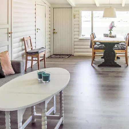 Awesome In Malmefjorden With Kitchen Feriehus Sylte (Hustadvika)